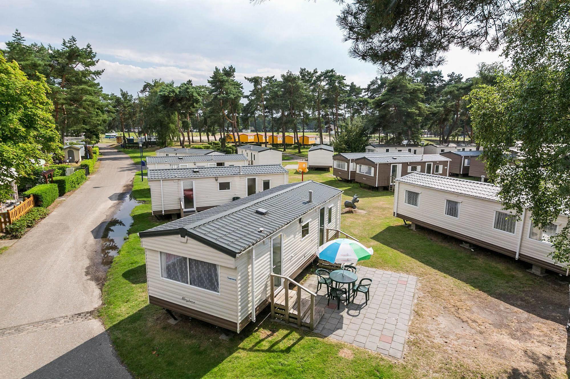 Hotel Camping Blauwe Meer Nv à Lommel Extérieur photo